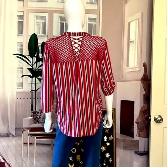 No Boundaries Buttoned Front Striped Top. Size Large. P63/A2292 - Picture 2 of 6